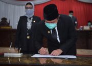 Herman Deru Dengarkan Hasil Pembahasan Raperda Pelaksanaan APBD TA 2019