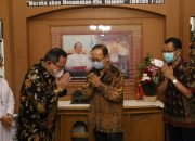 Ucapkan Selamat Natal, Bupati Muba DRA Sambangi Kediaman Uskup Agung