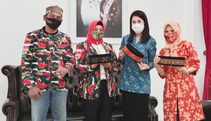 Produk Eco-Fashion Gambo Muba Kini Hadir dalam Bentuk Songkok