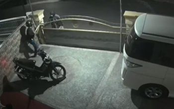 Aksi Pencuri Sepeda Motor Terekam CCTV