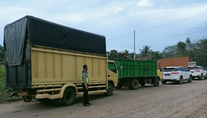 Kasat Lantas Polres Banyuasin Turun Atur Arus Lalu Lintas di Jalintim