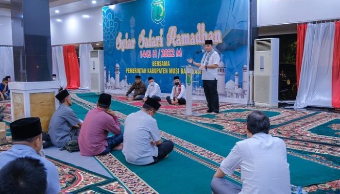 Plt Bupati Beni Hernedi Safari Ramadhan dan Tarawih Bersama Wartawan, LSM Serta Aktivis