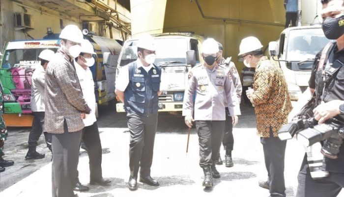 Herman Deru Dampingi Kapolri Tinjau Produksi Minyak Curah PT. TBL Banyuasin