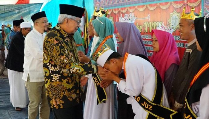 Mawardi Yahya Hadiri Wisuda ke-XVIII Ponpes Raudhatul Quran Payaraman Ogan Ilir