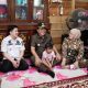 Tangis Haru Ketika Bupati Muba Kunjungi Bocah Pengidap Jantung Bocor